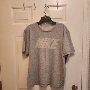Men's Gray Nike T-Shirt